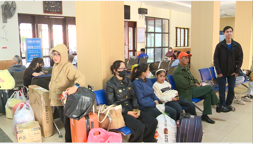 Bến xe, ga tàu ngày cuối năm