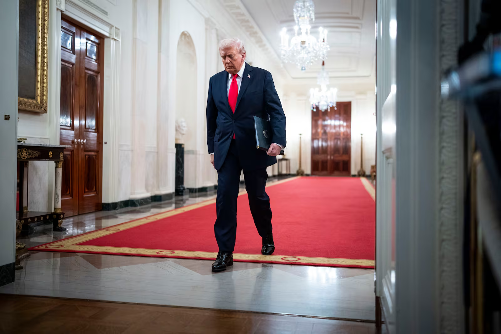 Tổng thống Mỹ Donald Trump nâng thuế nhập khẩu toàn cầu lên 15%
