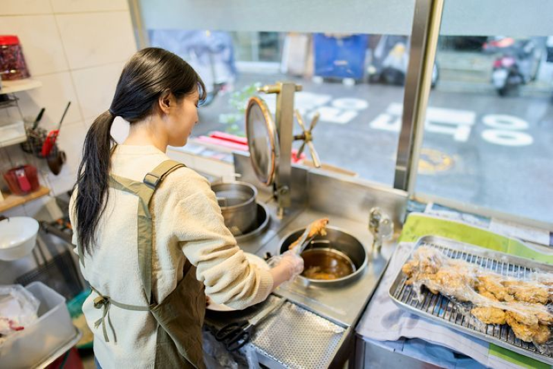 Người trẻ Hàn Quốc làm việc xuyên Tết để tăng thu nhập