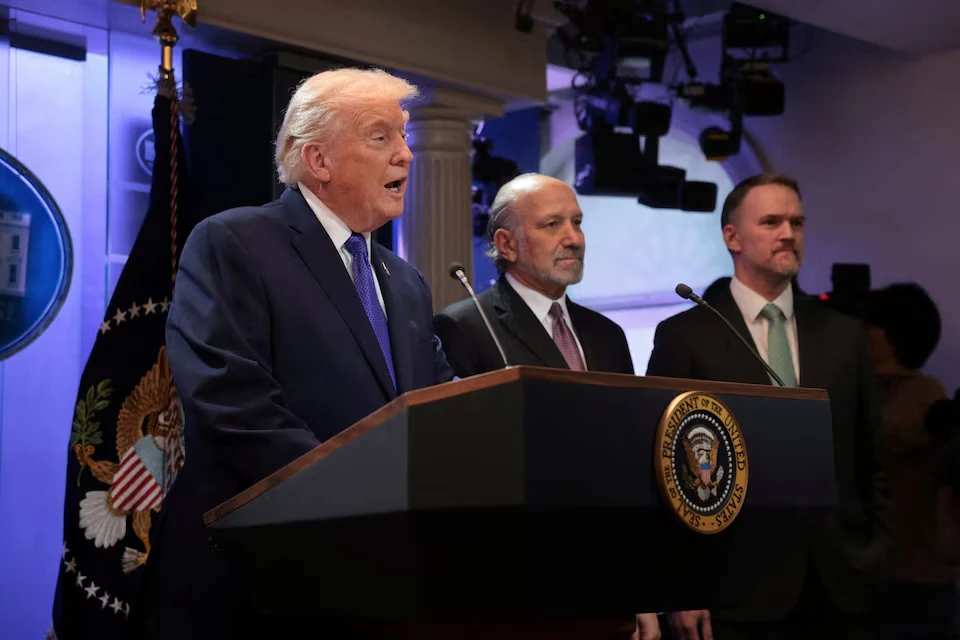 Tổng thống Trump áp thuế toàn cầu 10% trong 150 ngày, mở loạt điều tra mới sau phán quyết bất lợi của Tòa án Tối cao