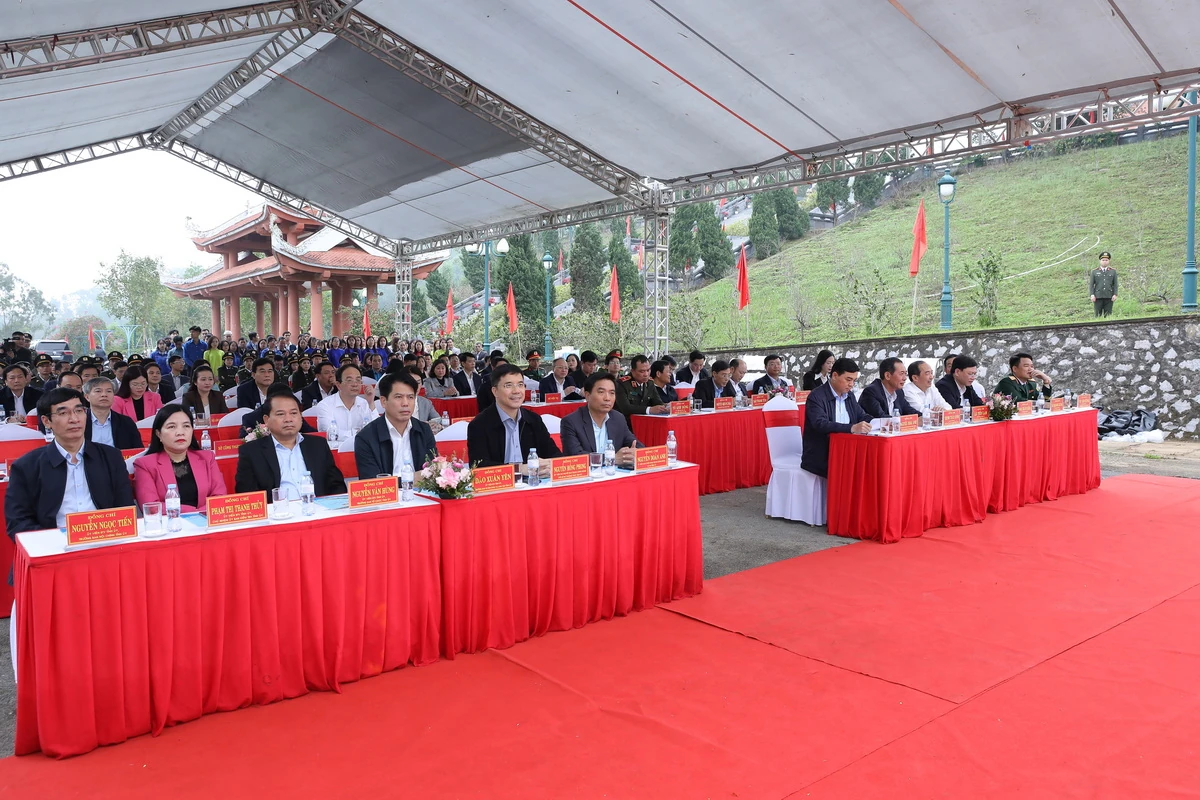 Các đồng chí lãnh đạo tỉnh dự Lễ phát động “Tết trồng cây đời đời nhớ ơn Bác Hồ” xuân Bính Ngọ