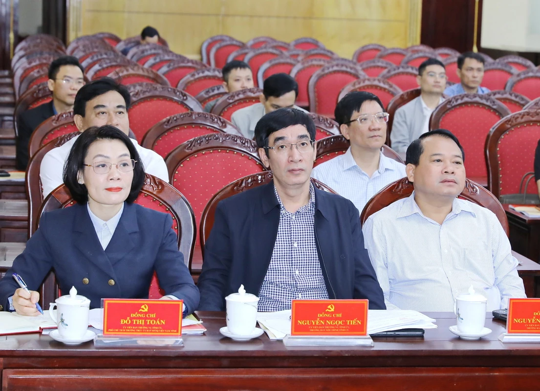 Quyết tâm cao trong lãnh đạo, chỉ đạo tổ chức thành công cuộc bầu cử đại biểu Quốc hội khóa XVI và đại biểu HĐND các cấp