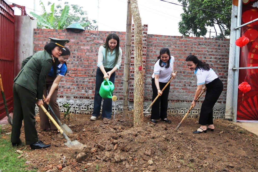 Hội LHPN tỉnh Thanh Hóa phát động hưởng ứng Tết trồng cây
