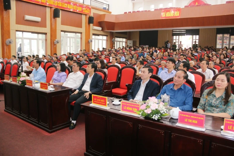 Hội nghị tiếp xúc cử tri, vận động bầu cử với những người ứng cử ĐBQH khóa XVI tại đơn vị bầu cử số 1