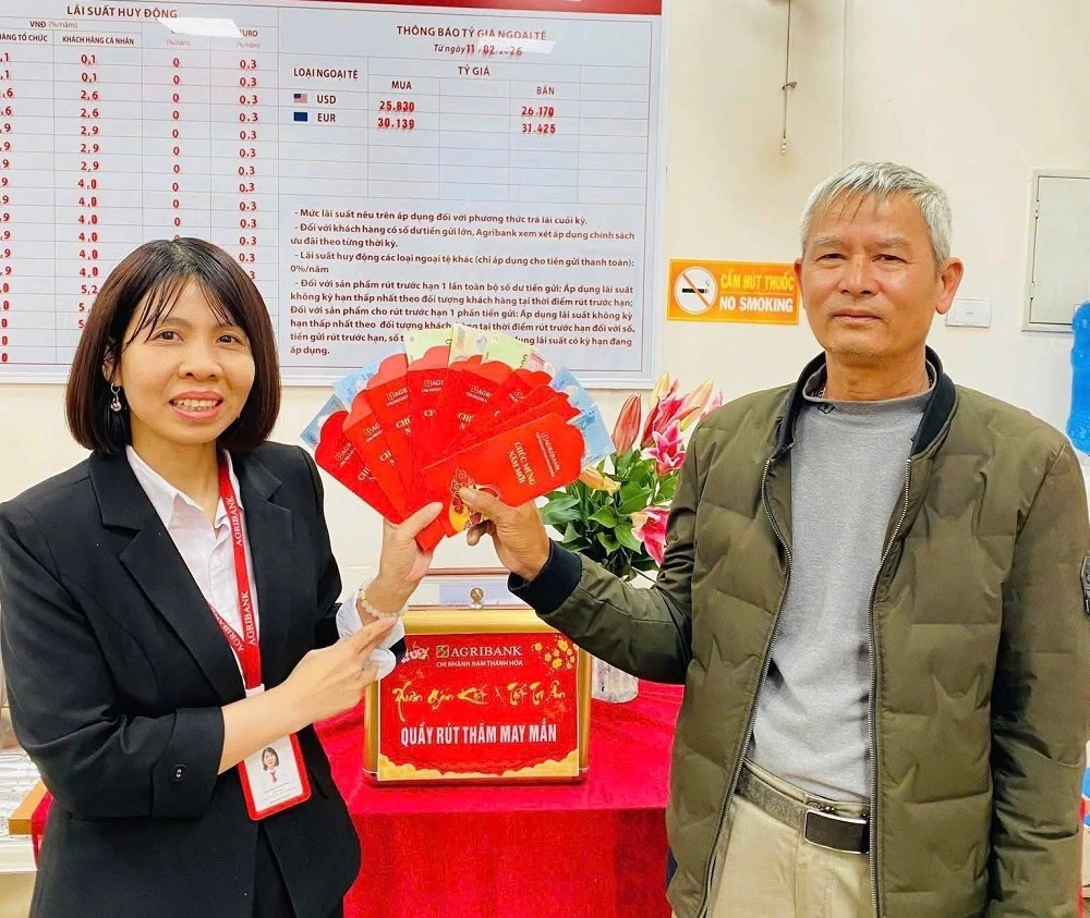 Các ngân hàng thực hiện nhiều chương trình khuyến mại thu hút khách hàng