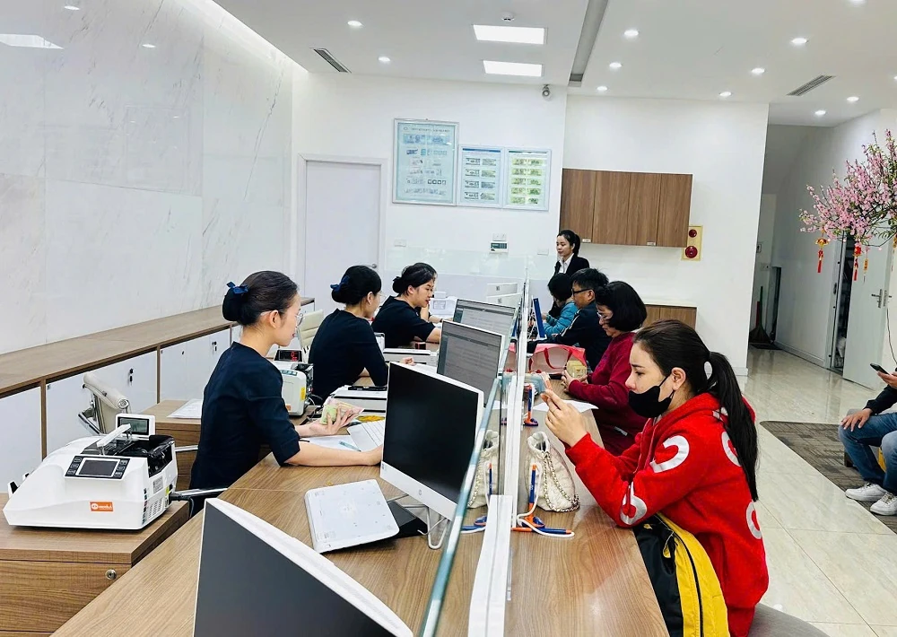 Các ngân hàng thực hiện nhiều chương trình khuyến mại thu hút khách hàng