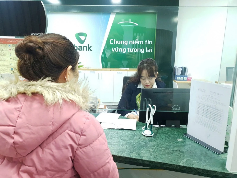 Các ngân hàng thực hiện nhiều chương trình khuyến mại thu hút khách hàng