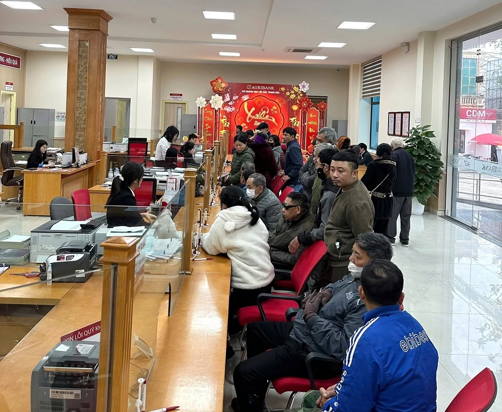 Các ngân hàng thực hiện nhiều chương trình khuyến mại thu hút khách hàng