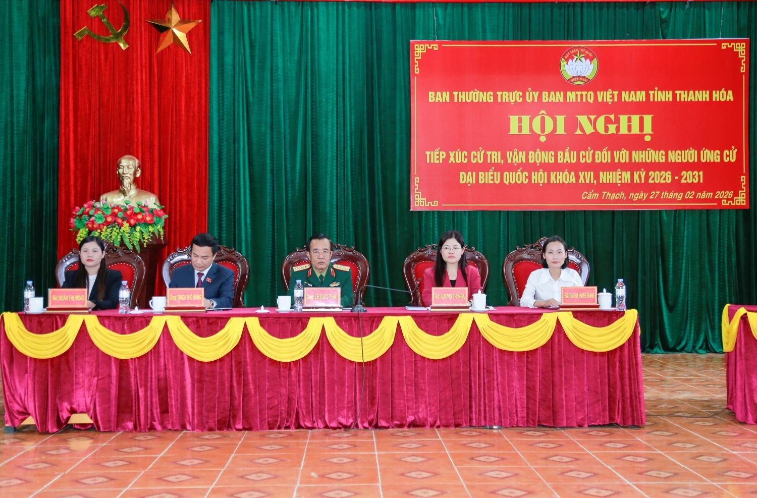 Ứng cử viên ĐBQH khóa XVI tiếp xúc cử tri các xã Cẩm Thủy, Cẩm Thạch