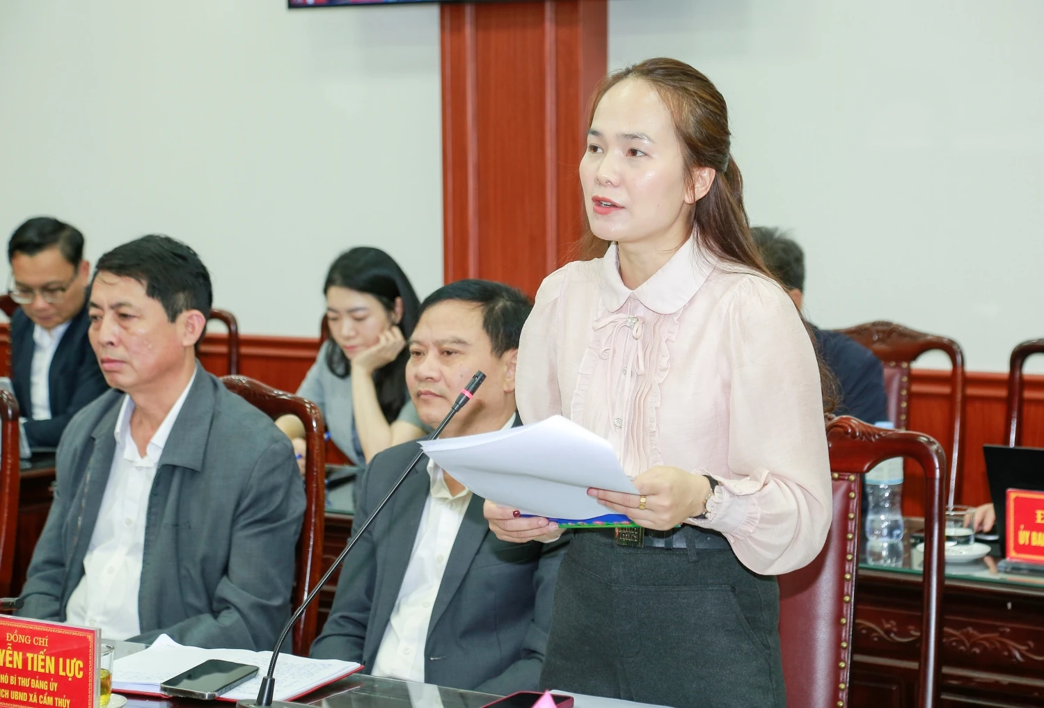 Ứng cử viên ĐBQH khóa XVI tiếp xúc cử tri các xã Cẩm Thủy, Cẩm Thạch