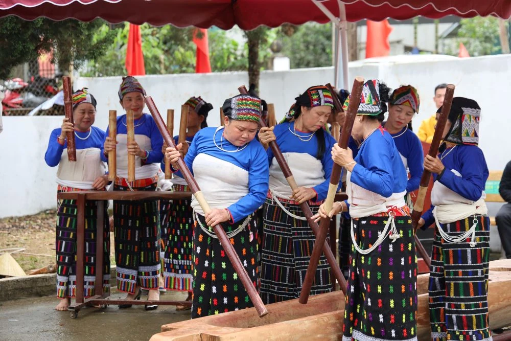 Người dân nô nức trẩy hội Sết Boóc Mạy năm 2026