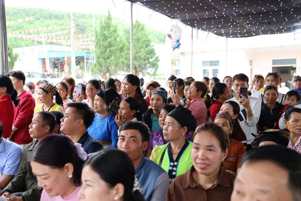 Người dân nô nức trẩy hội Sết Boóc Mạy năm 2026