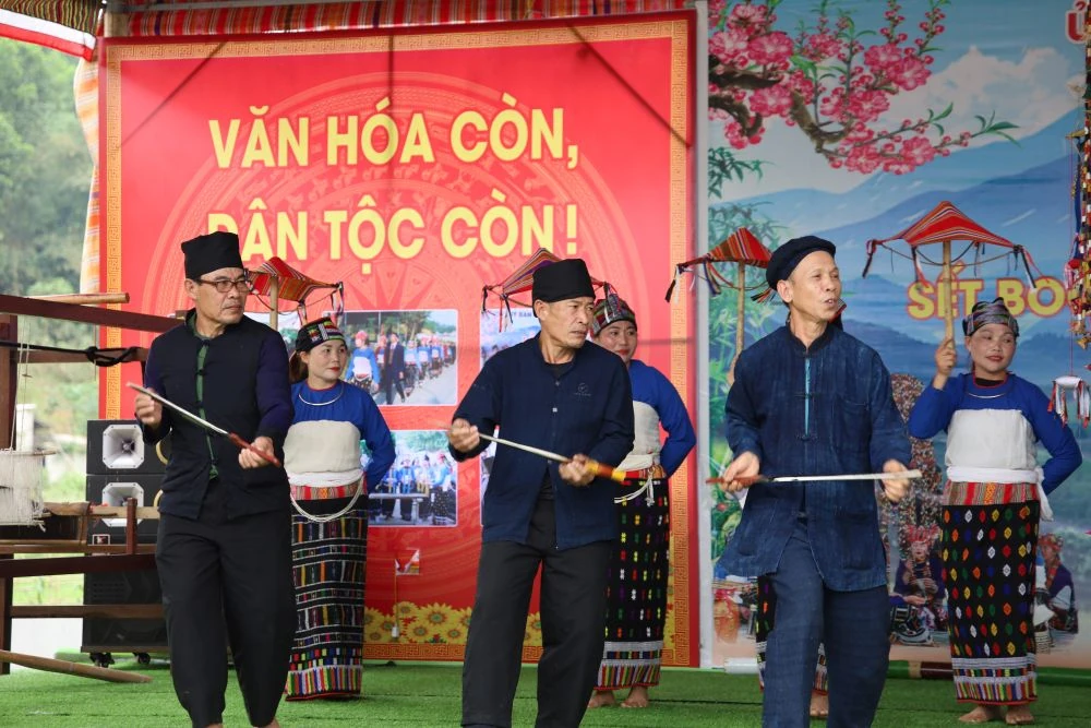 Người dân nô nức trẩy hội Sết Boóc Mạy năm 2026