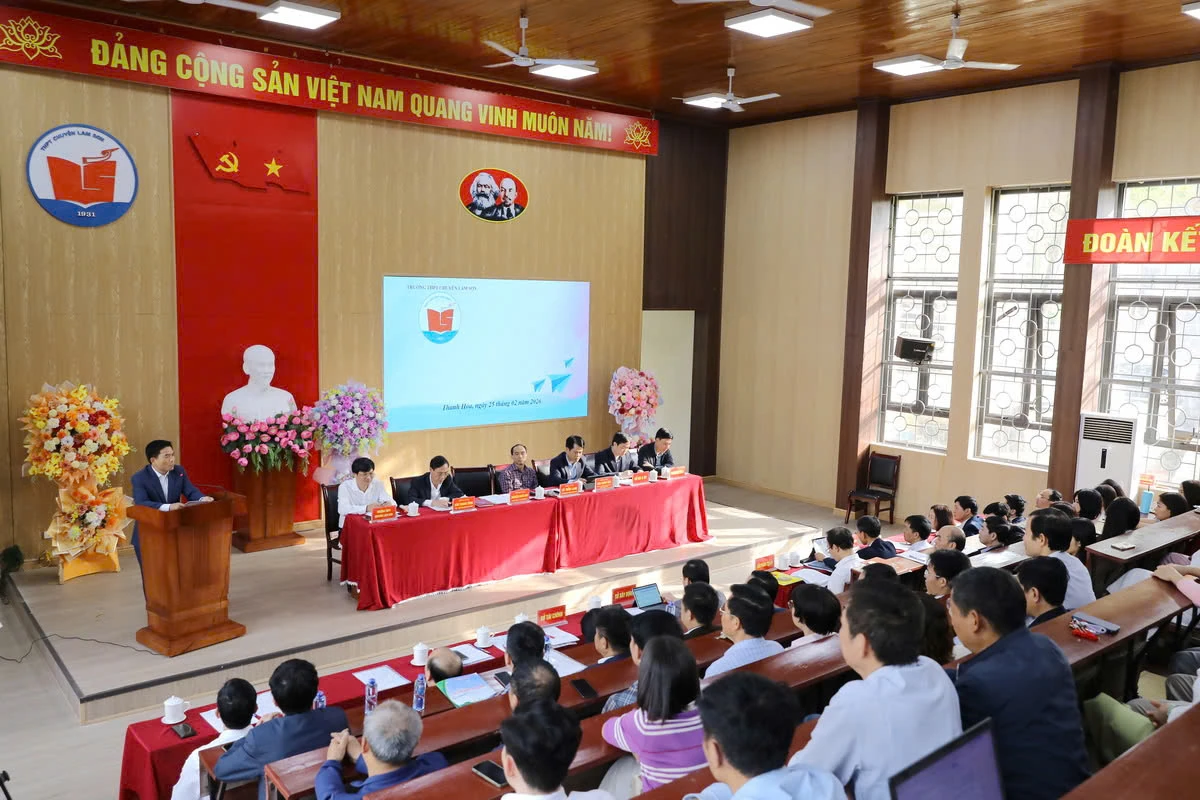 Bí thư Tỉnh ủy Nguyễn Doãn Anh thăm, làm việc tại Trường THPT chuyên Lam Sơn