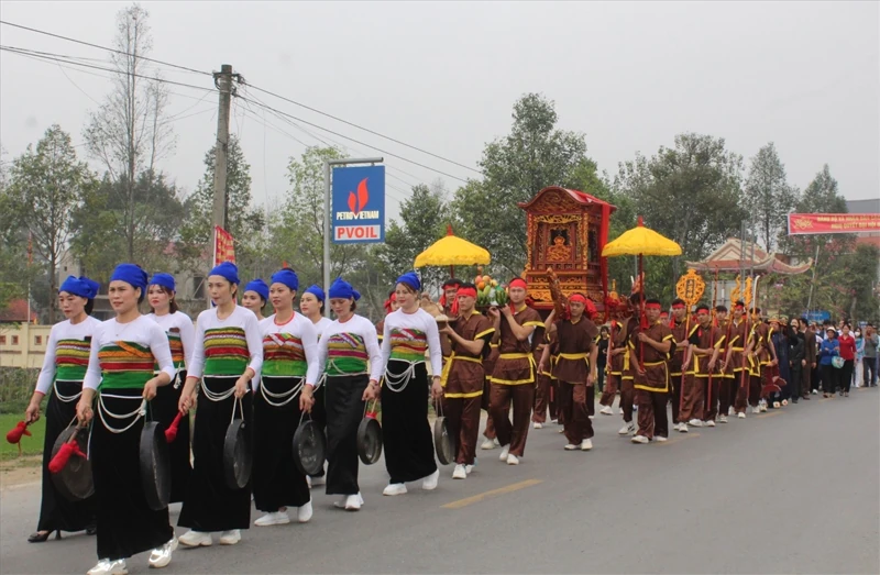 Tưng bừng lễ hội đầu xuân