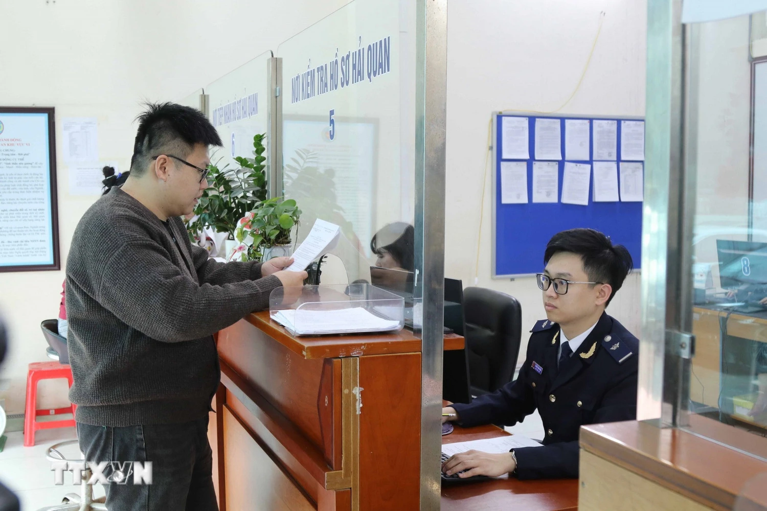 Thủ tướng: Đôn đốc thực hiện nhiệm vụ trọng tâm sau kỳ nghỉ Tết Bính Ngọ