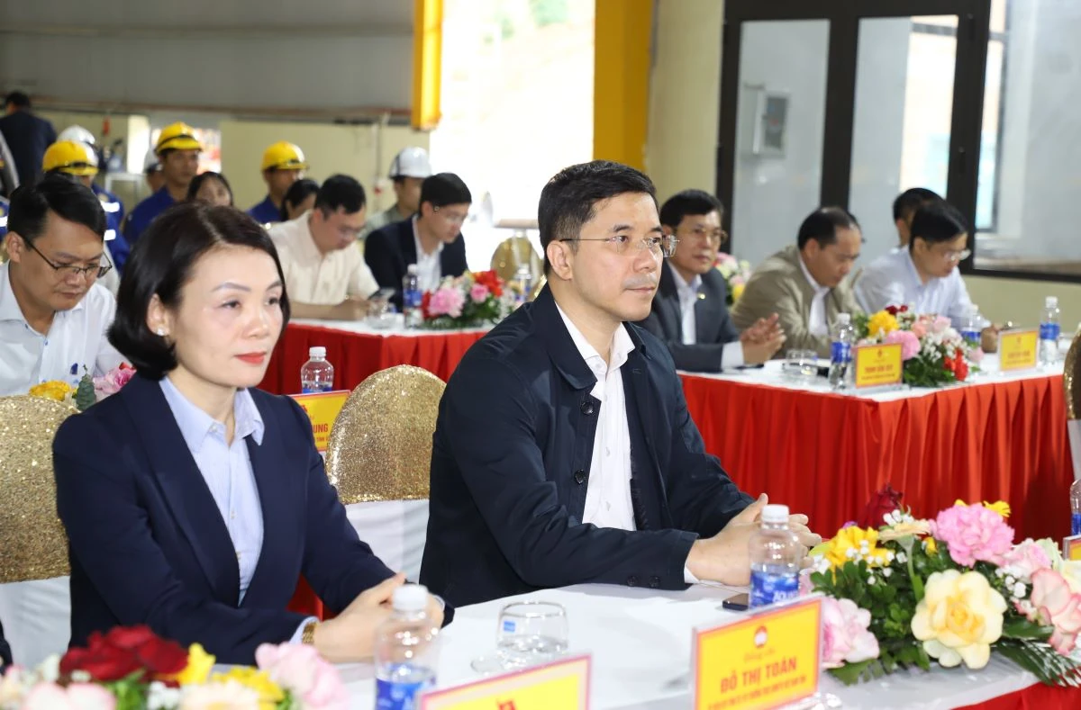 Phó Bí thư Thường trực Tỉnh ủy Nguyễn Hồng Phong dự lễ ra quân sản xuất đầu năm và làm việc tại xã Tân Thành