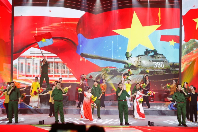 Thủ tướng Phạm Minh Chính dự Chương trình nghệ thuật chính luận “Thủ tướng Phạm Văn Đồng - Trọn đời vì nước, vì dân”