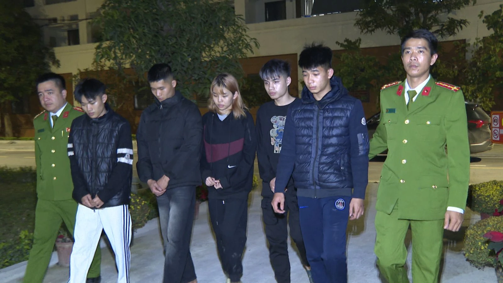 Bắt giữ nhóm thanh, thiếu niên để điều tra về hành vi giết người và gây rối trật tự công cộng