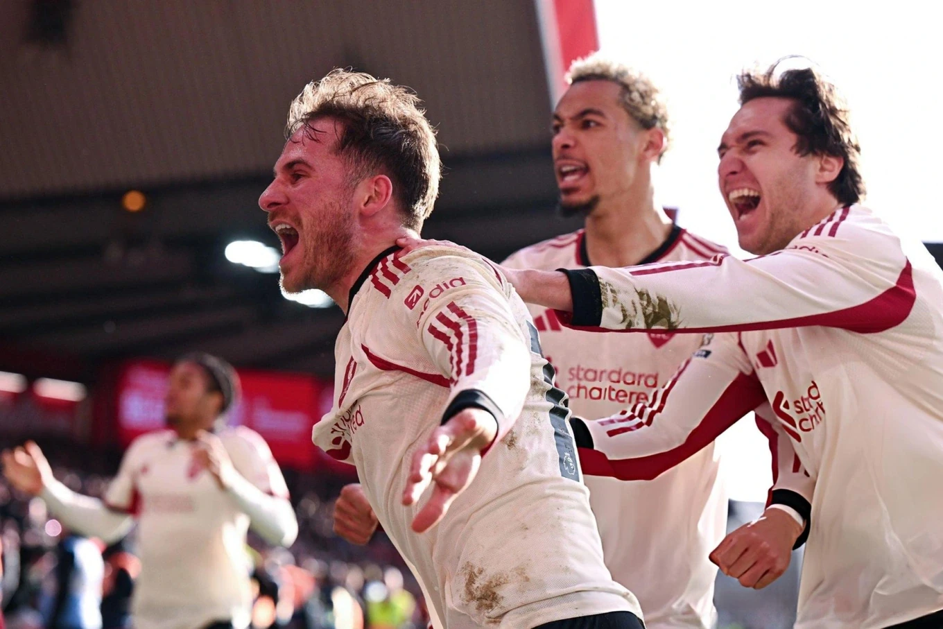 Thực hư tin đồn Doãn Ngọc Tân chia tay CLB Thanh Hóa; Real Madrid “quay lưng” với Mourinho