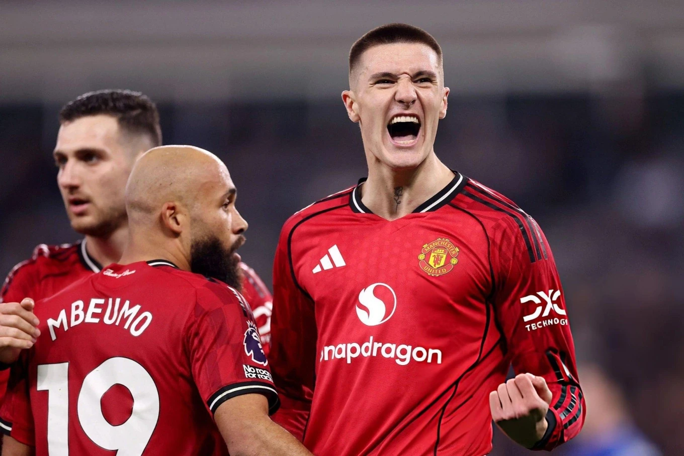 Cơ hội trở lại Top 100 FIFA của ĐT Việt Nam nếu Malaysia bị xử thua; Man Utd nhọc nhằn vượt ải Everton