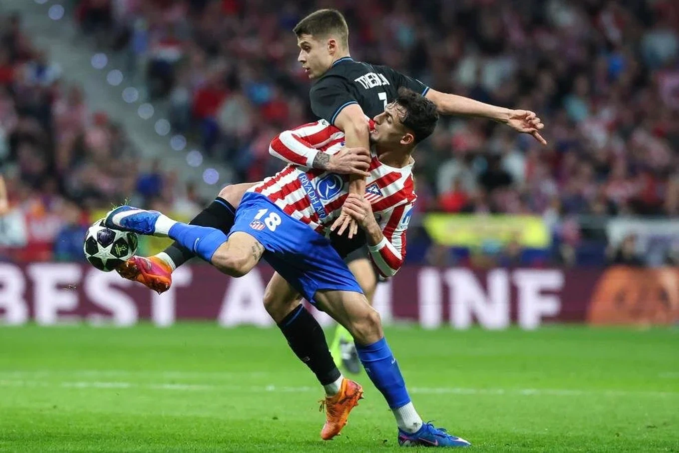 Nhà ĐKVĐ Nam Định lâm nguy; Champions League: Xác định 12 cái tên vào vòng 1/8