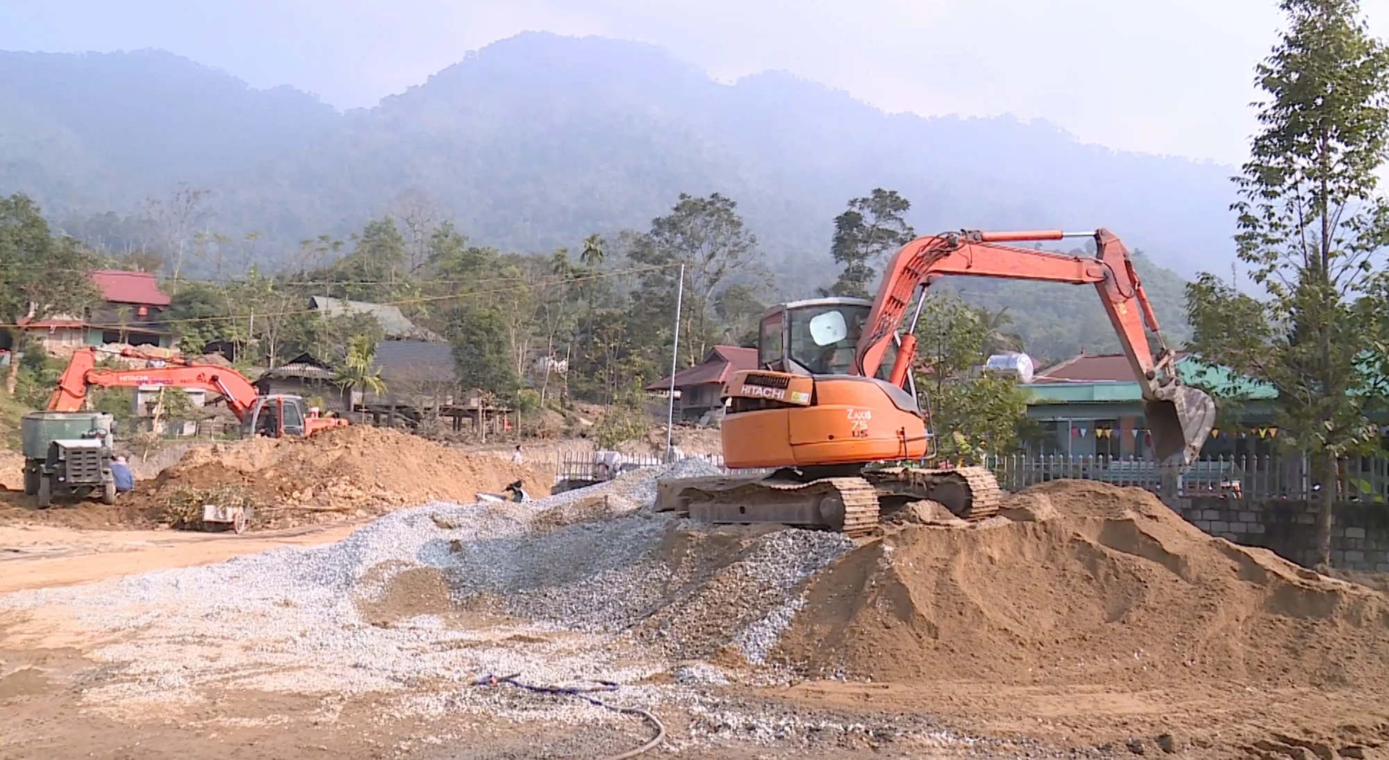 Đẩy nhanh tiến độ thi công các trường nội trú liên cấp