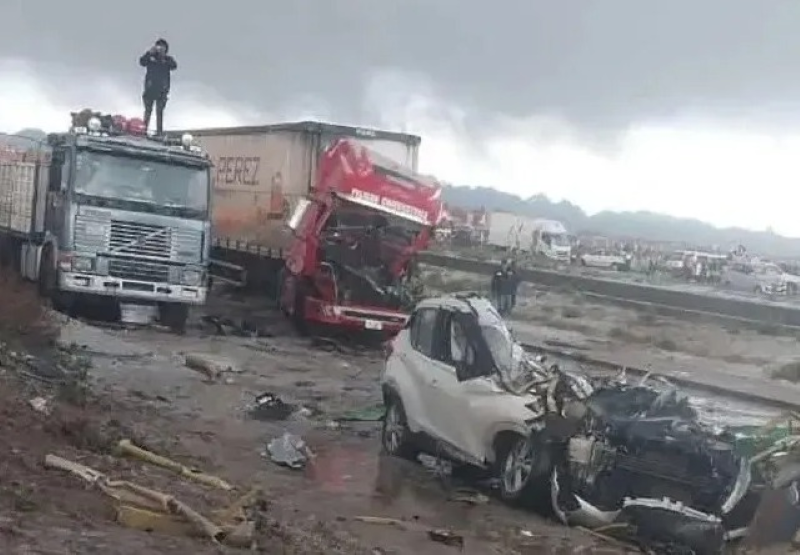 Bolivia: Máy bay quân sự rơi xuống đại lộ đông đúc, hàng chục người thương vong