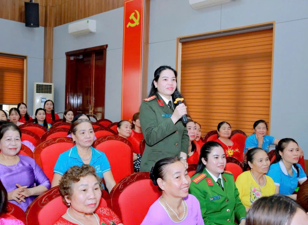 Phụ nữ Quang Trung gửi niềm tin vào lá phiếu
