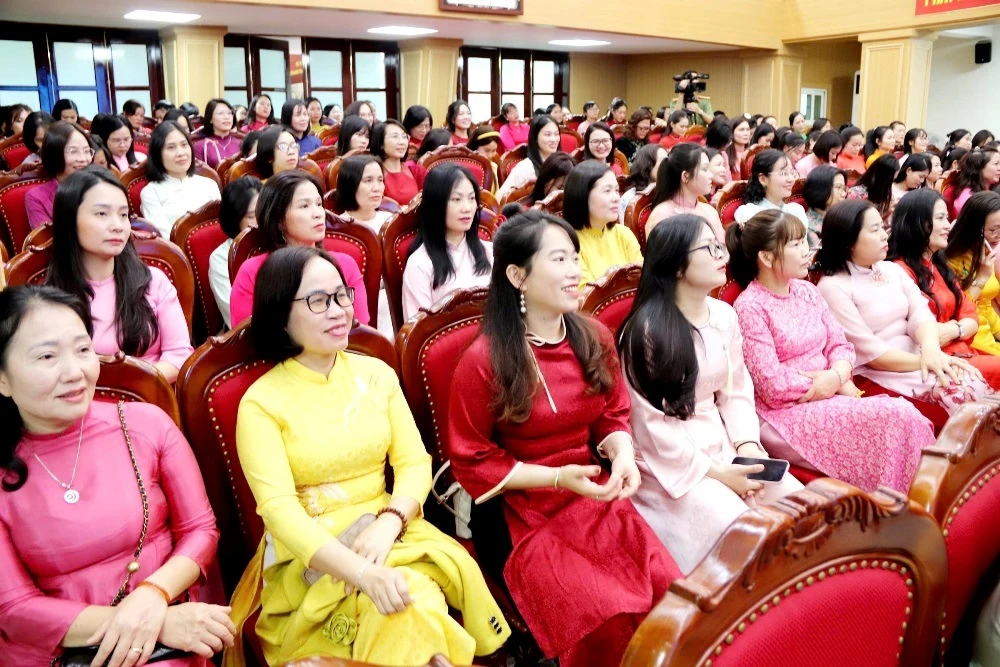 Nâng cao kỹ năng giao tiếp, xây dựng hình ảnh đẹp phụ nữ Công an Thanh Hóa