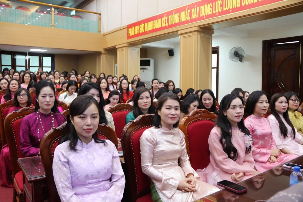 Nâng cao kỹ năng giao tiếp, xây dựng hình ảnh đẹp phụ nữ Công an Thanh Hóa