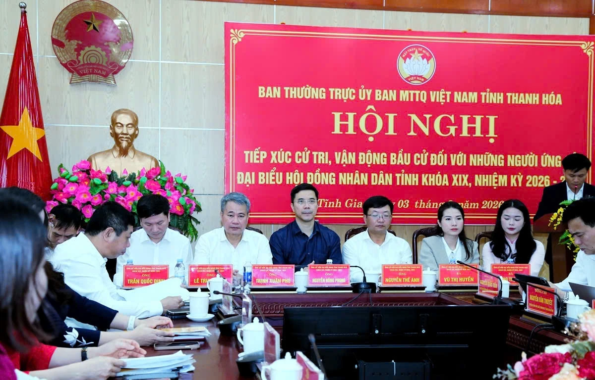 Phó Bí thư Thường trực Tỉnh ủy Nguyễn Hồng Phong và các ứng cử viên đại biểu HĐND tỉnh vận động bầu cử tại đơn vị bầu cử số 24