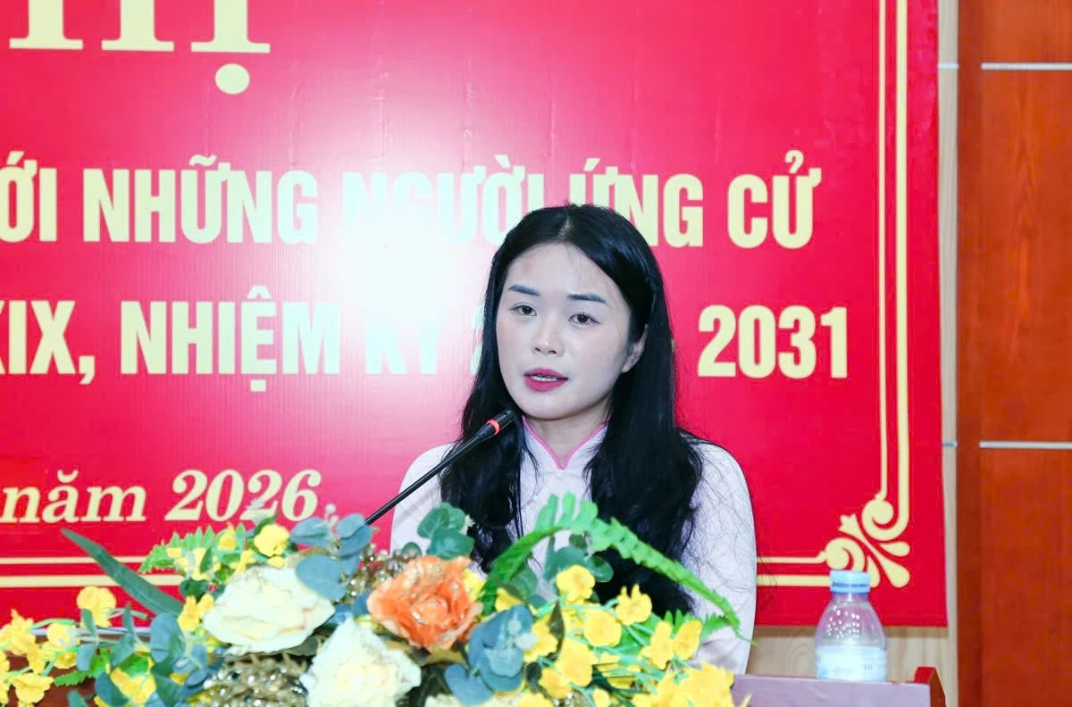 Phó Bí thư Thường trực Tỉnh ủy Nguyễn Hồng Phong và các ứng cử viên đại biểu HĐND tỉnh vận động bầu cử tại đơn vị bầu cử số 24