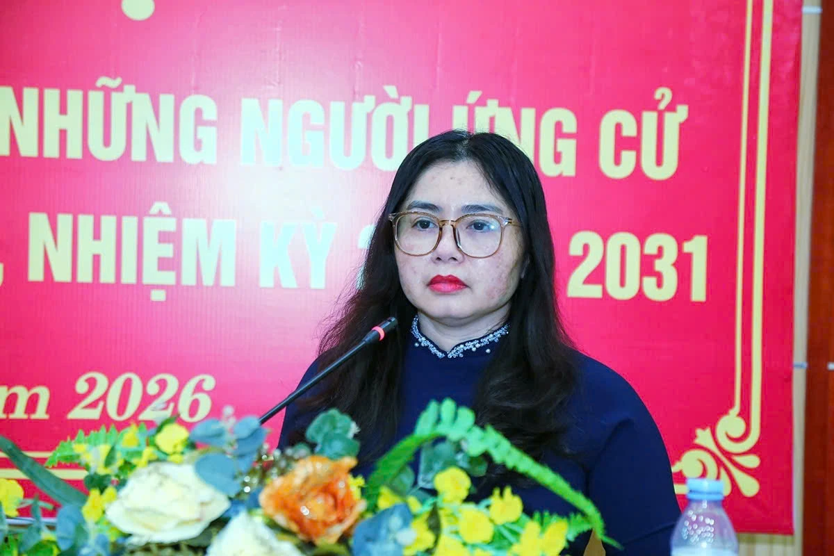 Phó Bí thư Thường trực Tỉnh ủy Nguyễn Hồng Phong và các ứng cử viên đại biểu HĐND tỉnh vận động bầu cử tại đơn vị bầu cử số 24