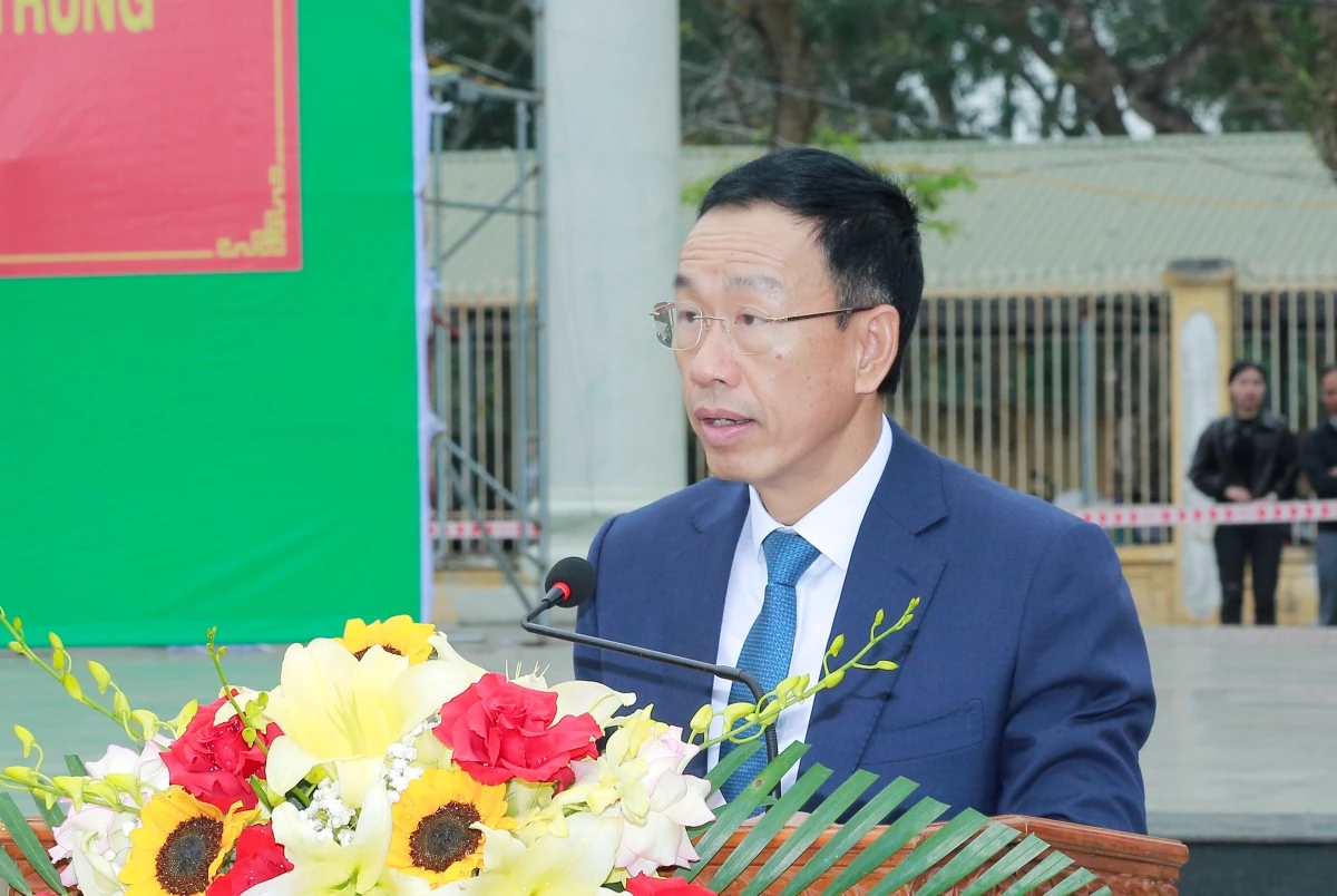 Phó Bí thư Tỉnh ủy, Chủ tịch Ủy ban MTTQ tỉnh Trịnh Tuấn Sinh dự lễ giao nhận quân tại xã Hoằng Hóa