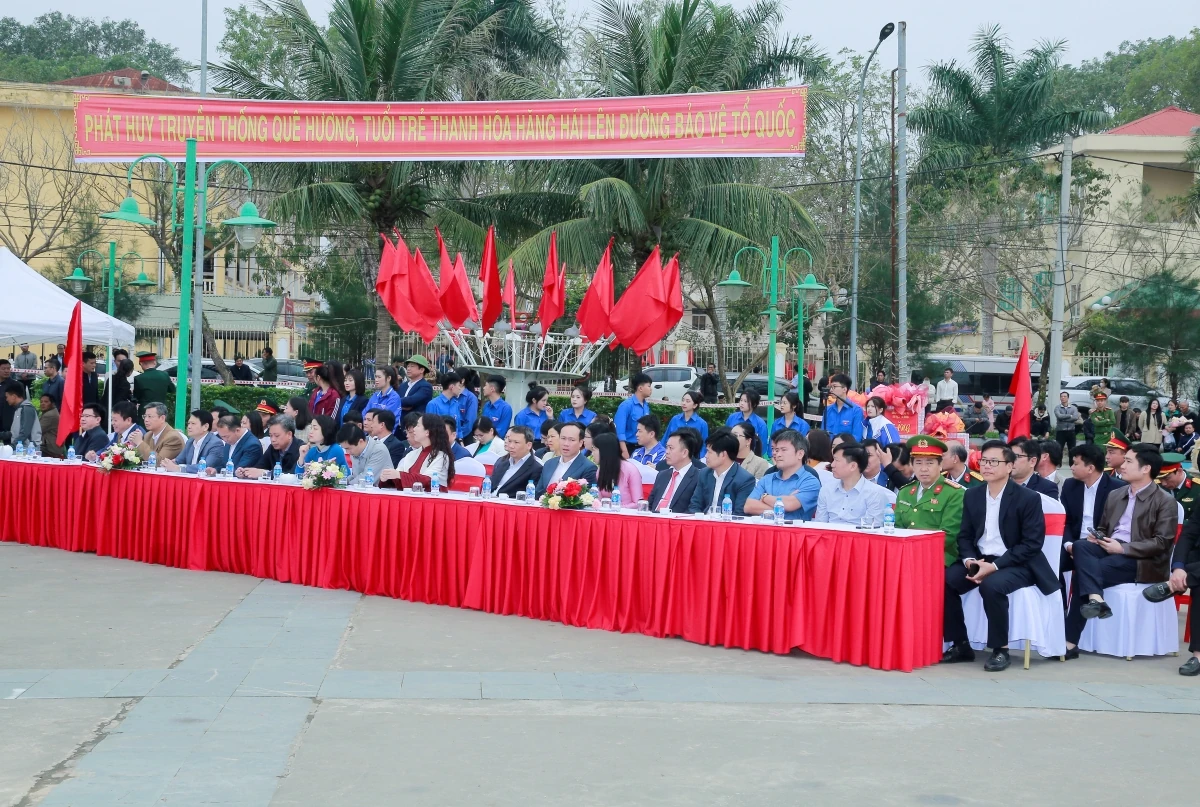 Phó Bí thư Tỉnh ủy, Chủ tịch Ủy ban MTTQ tỉnh Trịnh Tuấn Sinh dự lễ giao nhận quân tại xã Hoằng Hóa