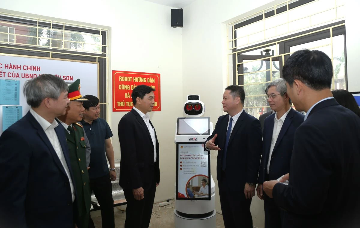 Chủ tịch UBND tỉnh Nguyễn Hoài Anh kiểm tra công tác chuẩn bị bầu cử và vận hành chính quyền địa phương 2 cấp tại xã Triệu Sơn