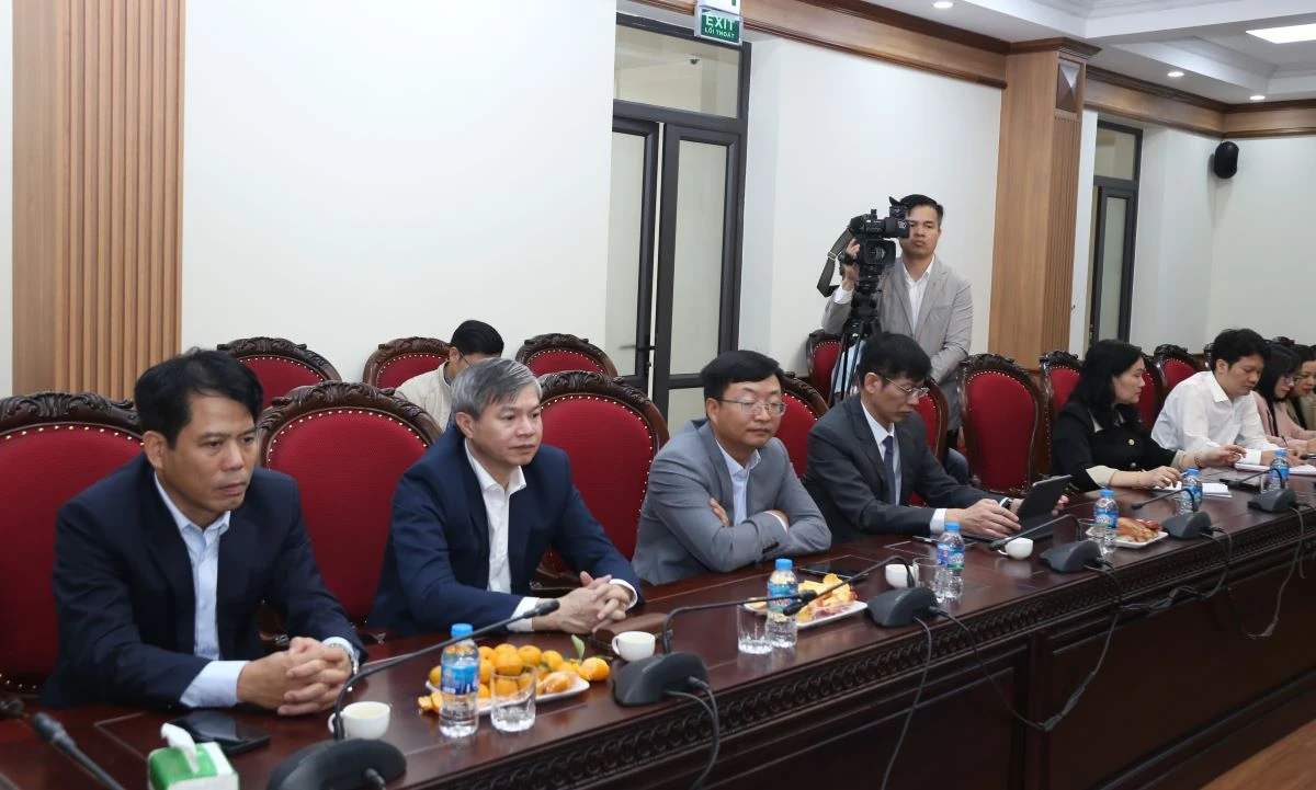 Chủ tịch UBND tỉnh Nguyễn Hoài Anh kiểm tra công tác chuẩn bị bầu cử và vận hành chính quyền địa phương 2 cấp tại xã Triệu Sơn