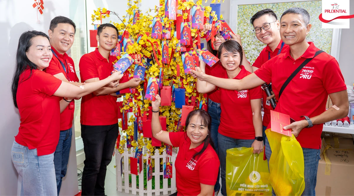 Hàng trăm nhân viên, tư vấn viên Prudential hiến máu hưởng ứng Lễ hội Xuân Hồng