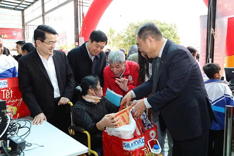 “Tết nhân ái” ấm lòng người yếu thế