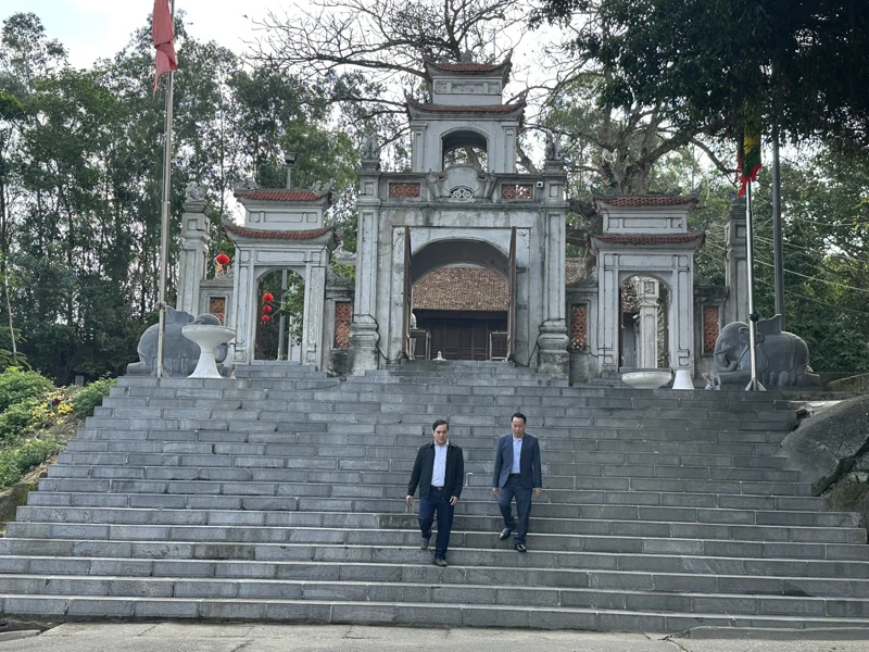 Lên núi Trường Lệ thăm đền thờ Đức thánh Tô Hiến Thành