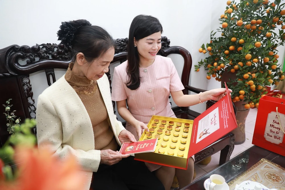 Món quà 8/3 của con dâu khiến mẹ chồng ưng ý khoe hàng xóm