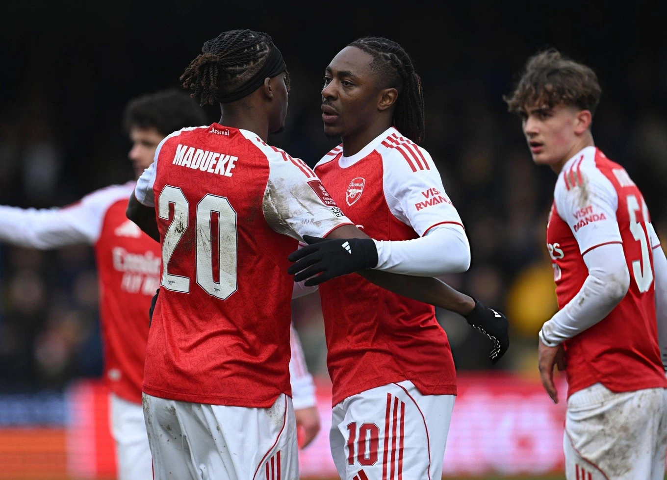 “Tuyển nữ Việt Nam tăng cơ hội dự World Cup khi thua Đài Loan”; Arsenal nhọc nhằn vào tứ kết FA Cup