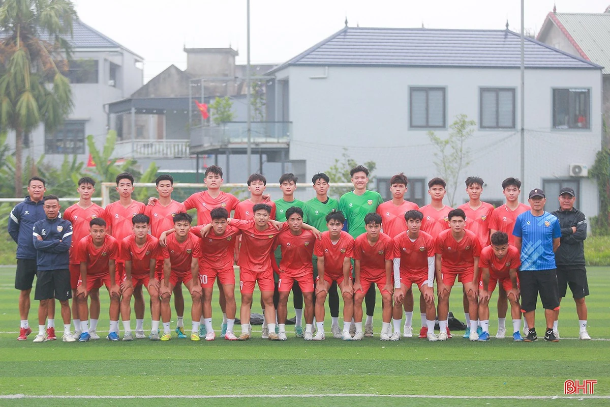 Tuyển nữ Iran không hát quốc ca tại Asian Cup 2026; HLV Vũ Tiến Thành cập bến Ninh Bình