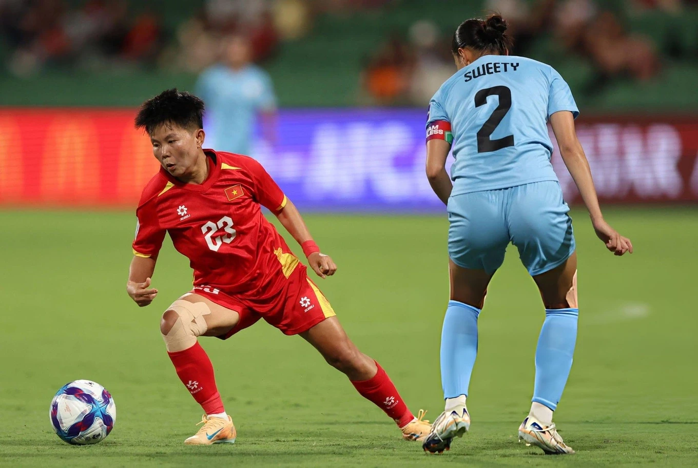 Thực hư thông tin ngoại binh SLNA sắp nhập quốc tịch Việt Nam; Tuyển nữ Iran hát quốc ca trở lại