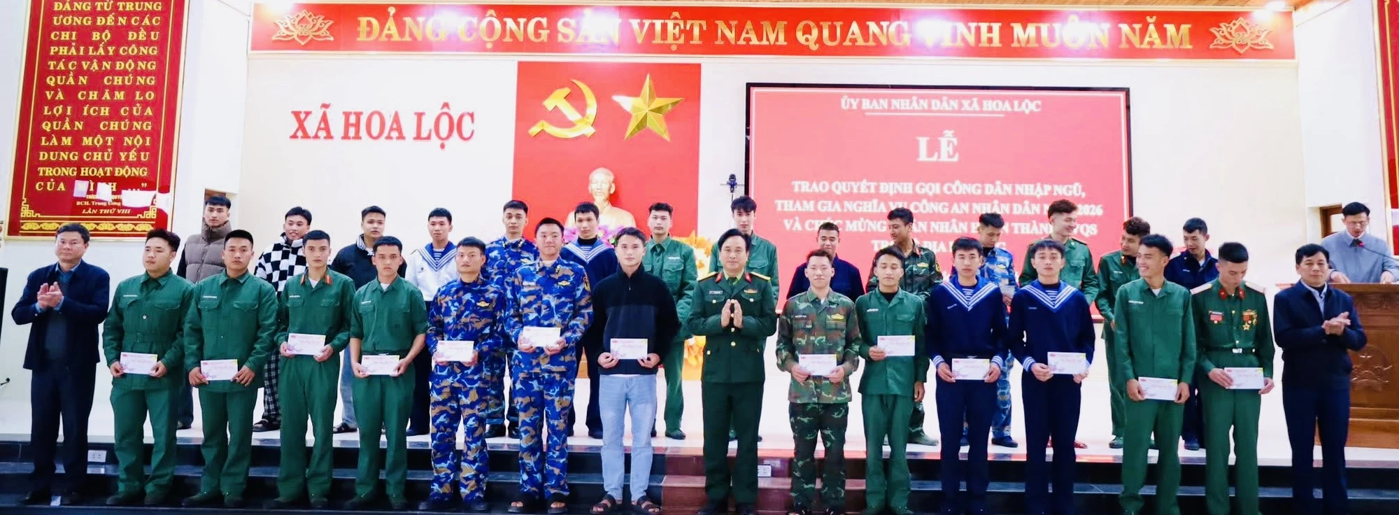 Thanh niên Thanh Hóa tình nguyện lên đường nhập ngũ