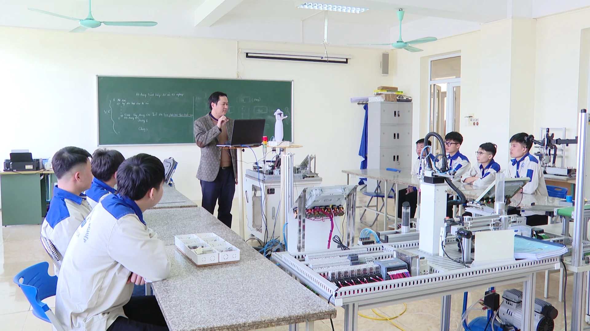 Nghị quyết 71 tạo đột phá trong giáo dục nghề nghiệp vào giáo dục đại học