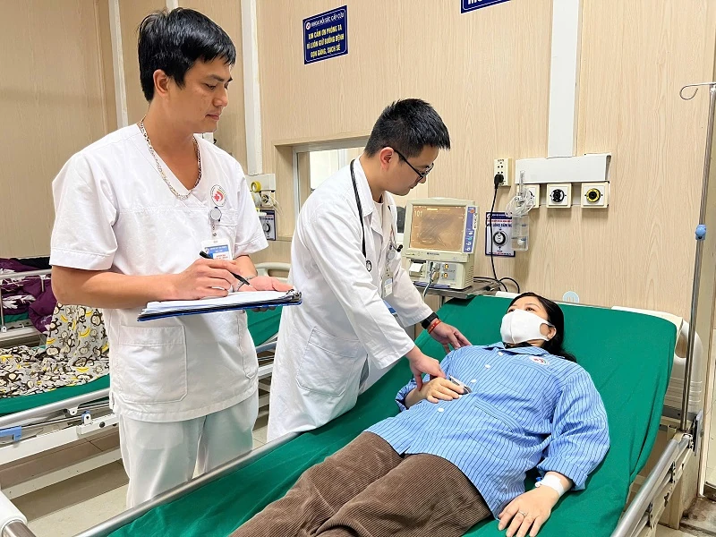 Một bệnh nhân ngộ độc khí CO khi xông than trong phòng kín