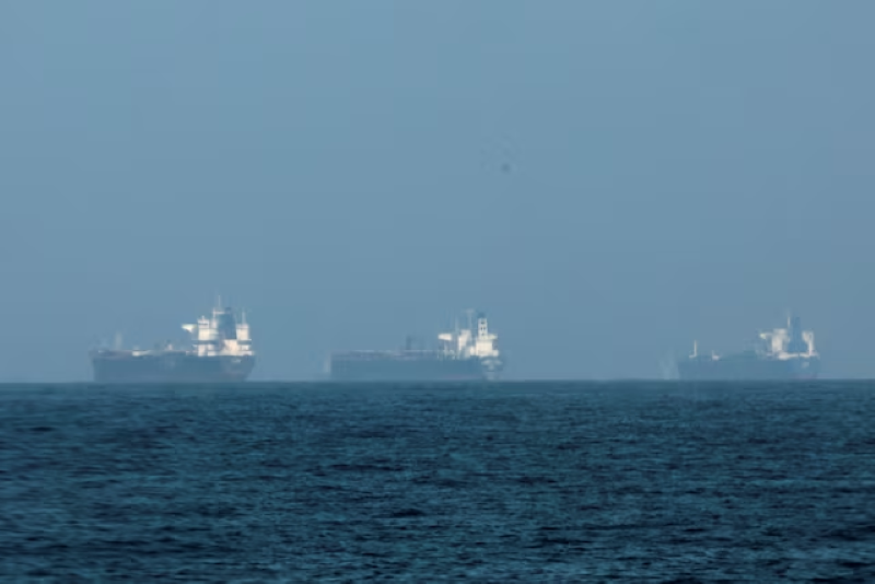 Vận tải qua eo biển Hormuz bị tê liệt, hàng trăm tàu chở dầu mắc kẹt