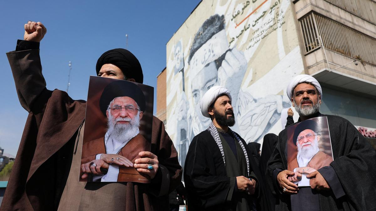 Iran sắp chọn lãnh tụ tối cao mới, Israel tuyên bố truy đuổi người kế nhiệm